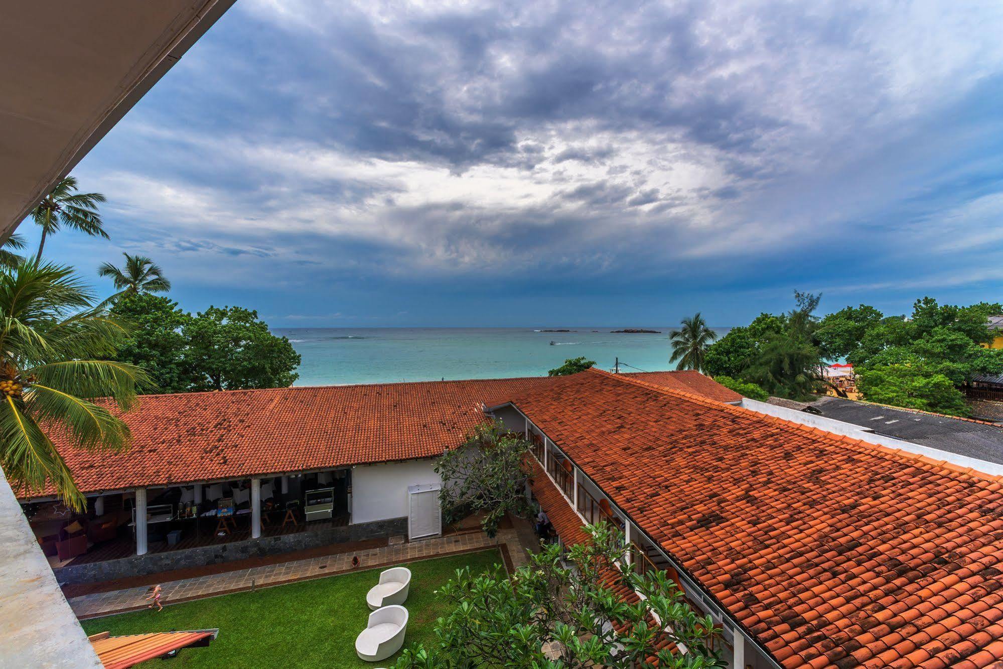 Calamander Unawatuna Beach Hotel Exterior photo